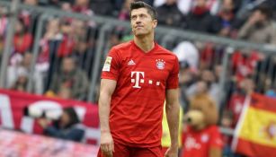 Robert Lewandowski desconcertado tras la derrota del Bayern Munich