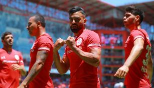 Jugadores del Toluca celebran una anotación 