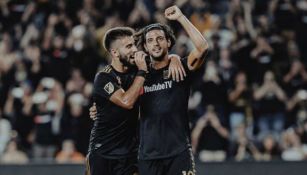 Carlos Vela festeja un gol con LAFC