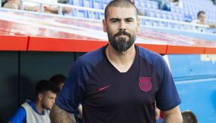 Víctor Valdés, en el banquillo del Barcelona