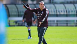 Gerardo Martino dirige una práctica del Tri previo a la Concacaf Nations League