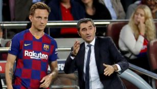 Rakitic recibe indicaciones de Ernesto Valverde