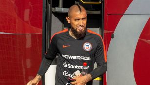 Arturo Vidal llega a entrenamiento con Chile 