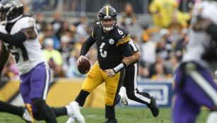 El suplente de los Steelers, Devlin Hodges, en un juego contra Ravens