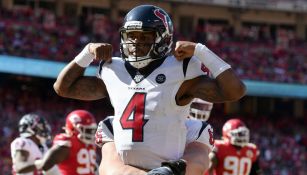 Deshaun Watson celebra tras su anotación