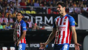 Antonio Briseño se lamenta en un juego de Chivas