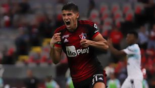 Facundo Barceló celebra un gol de Atlas