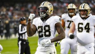 Latavius Murray festeja una anotación con los Saints