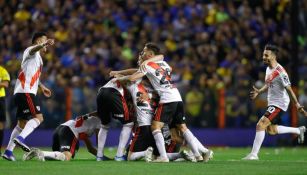 Jugadores de River festejan triunfo sobre Boca