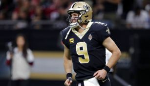 Drew Brees festeja una anotación de su equipo