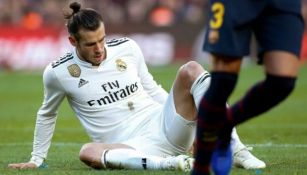 Gareth Bale en el césped tras un golpe