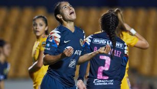 Marcela Valera se lamenta durante el juego vs Tigres