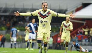 El delantero chileno festeja su gol ante Puebla