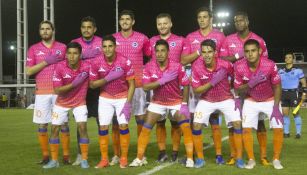 Jugadores de Correcaminos antes de un partido