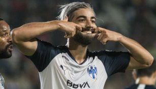 Rodolfo Pizarro festeja un gol con el Monterrey