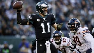 Carson Wentz durante el partido contra Chicago