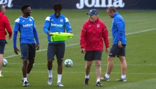 Javier Aguirre durante su primera práctica con Leganés