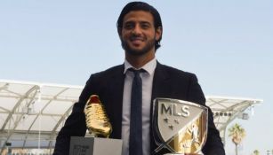 Carlos Vela presume sus trofeos obtenidos