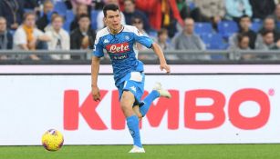 Hirving Lozano en un partido del Napoli