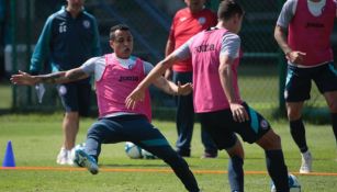 Yoshimar Yotún, en un entrenamiento con Cruz Azul 