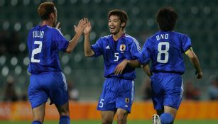 Jugadores de Japón festejan un gol