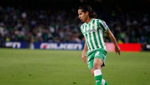 Diego Lainez en partido con el Betis