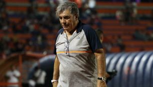 Carlos Reinoso se lamenta tras derrota de su equipo