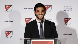 Carlos Vela en la conferencia después de ganar el premio a Jugador Más Valioso de la MLS