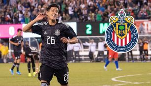 Uriel Antuna festeja un gol con Selección Mexicana