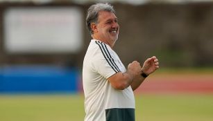 Tata Martino, feliz en un entrenamiento del Tri