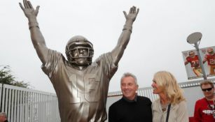 Joe Montana en la revelación de su estatua 