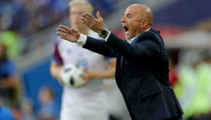 Sampaoli dirigiendo partido de Argentina