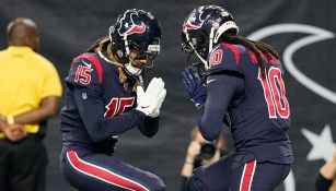 Will Fuller y DeAndre Hopkins celebran un touchdown contra Colts