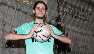 Bernardo Oehler posa para RÉCORD previo a un juego