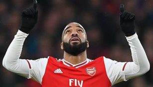 Lacazette festeja gol con el Arsenal