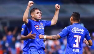 Pablo Aguilar celebra una anotación en el Estadio Azteca 