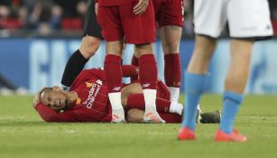 Fabinho se duele en el duelo ante el Nápoles