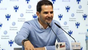 Duilio Davino en un conferencia de prensa en el Estadio BBVA