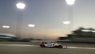 Checo Pérez, durante una carrera