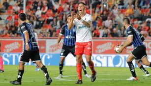 Mauro Quiroga en el partido entre Necaxa y Querétaro