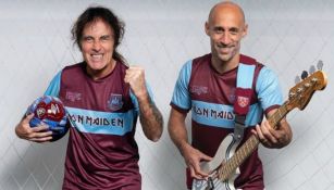 Steve Harris y Pablo Zabaleta presentando la playera 