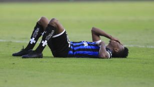 Clifford Aboagye en el partido entre Querétaro y Necaxa