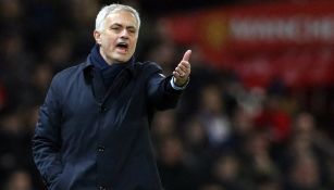 José Mourinho durante la derrota ante el Manchester United