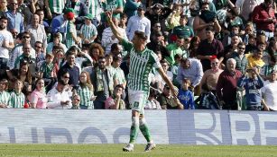 Joaquín celebrando uno de sus tres goles contra Athletic