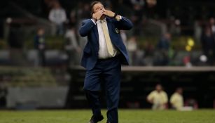 Miguel Herrera le envía besos a la afición azulcrema