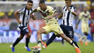 América y Rayados en acción de Liga MX