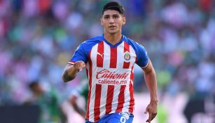 Alan Pulido en un juego de Chivas en el Apertura 2019