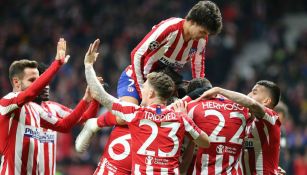 Jugadores del Atlético festejan gol