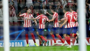 Jugadores del Atlético festejan gol 