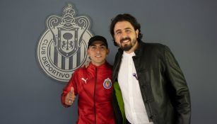 Victor Guzmán en presentación con Chivas